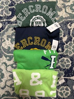 Abercrombie & Fitch Graphic Tees Blue & Green Medium LOT OF 4
